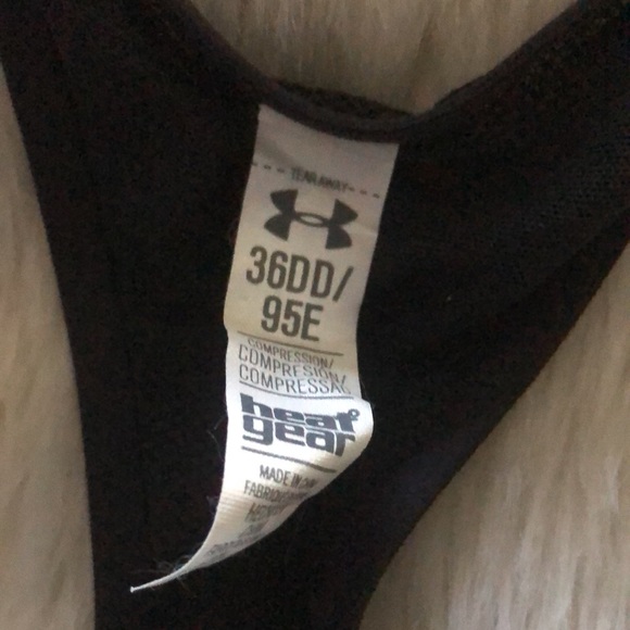 Under Armour sports bra with bra clasp and mesh racer back w/ padding, like new! - Picture 2 of 7